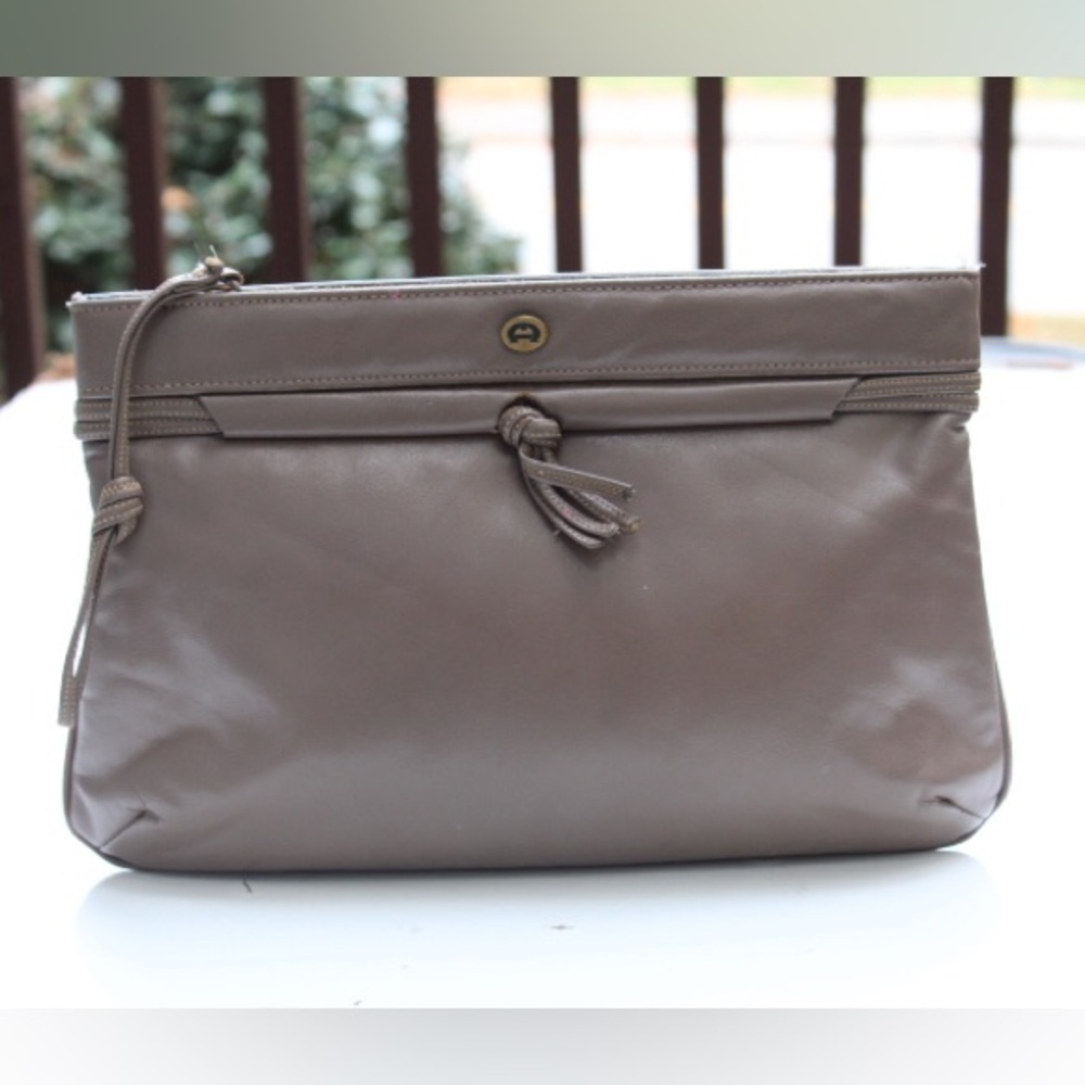 Vintage Etienne Aigner clutch